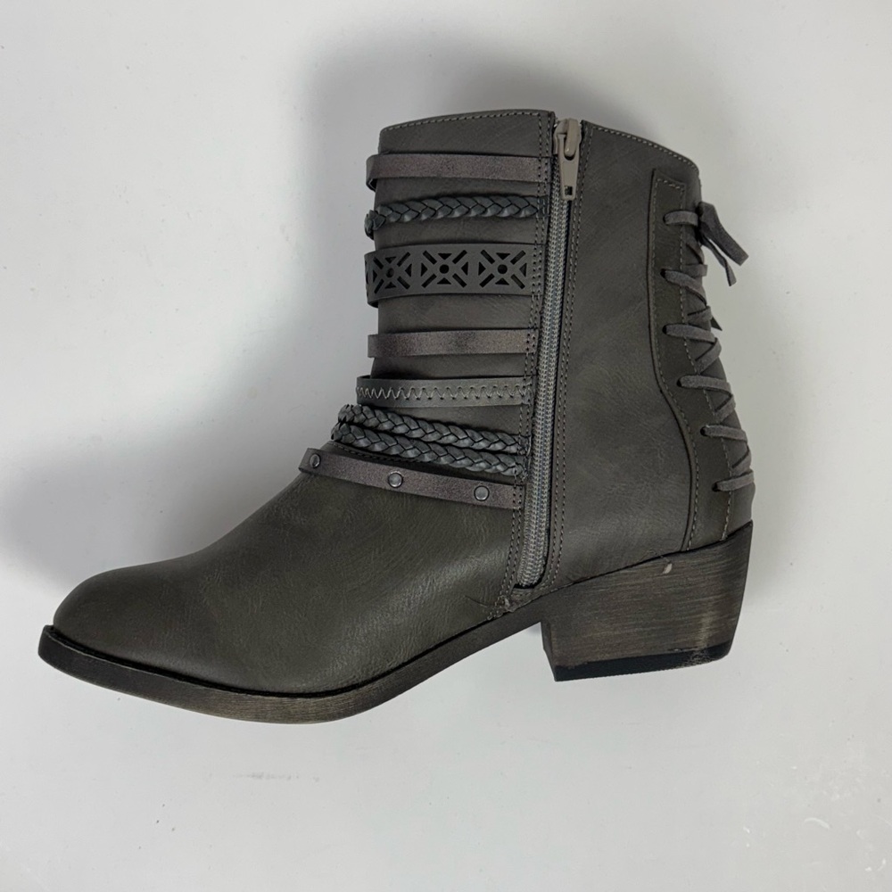 NWOT “Pop” Serene Criss Cross Laced In Back Size 8 Ankle Boot Color Brown/Bronze - Picture 3 of 4